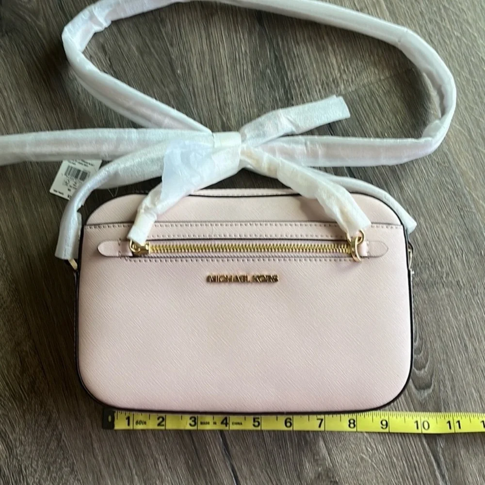 Michael Kors color “powder
